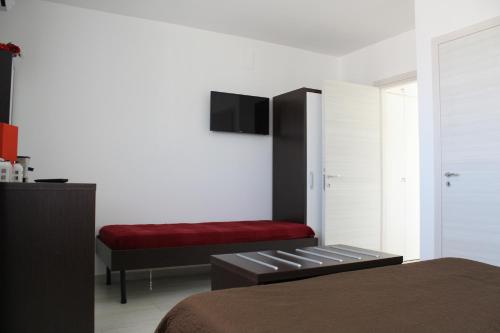 a bedroom with two beds and a red bench at Borgo Aranci - Appartamento in Villa Orchidea - 12A in Castellammare del Golfo