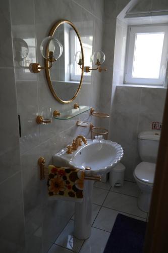 Kylpyhuone majoituspaikassa Ferienhaus Villa Korn