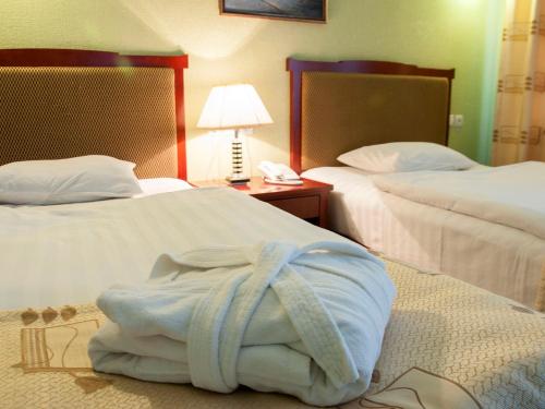 Ένα ή περισσότερα κρεβάτια σε δωμάτιο στο Golden Valley Hotel