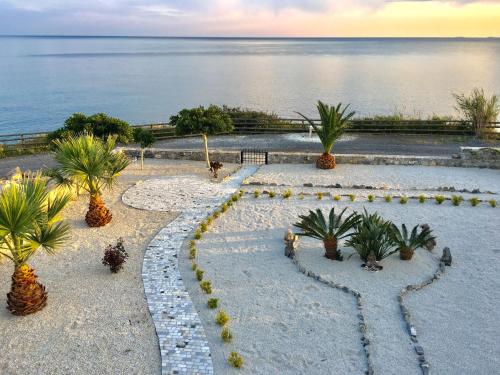 Seaside Home Crete - Dream Oceanfront Getaway