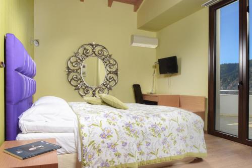 Forest Suites Boutique Hotelにあるベッド