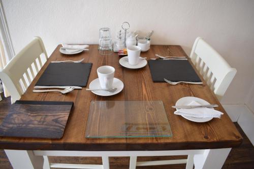 ห้องอาหารหรือที่รับประทานอาหารของ The Tables Guest House