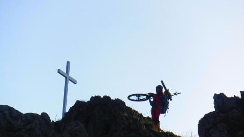 a person holding a bike on top of a mountain at Hotel Sereno in Cogoleto