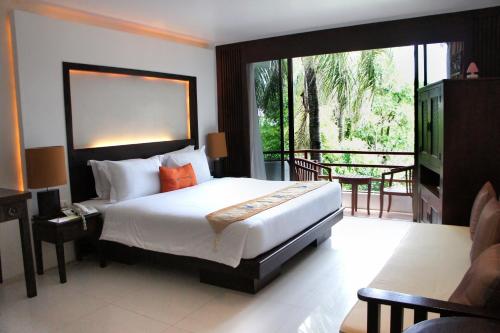 Postel nebo postele na pokoji v ubytování Safari Beach Hotel Patong