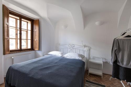 Postel nebo postele na pokoji v ubytování River and Castle View Apartment Rose Tour As Ljubljana