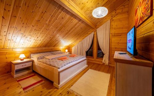 Giường trong phòng chung tại Chata Nikol