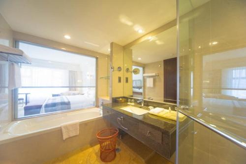 Koupelna v ubytování Ramada Chengdu North