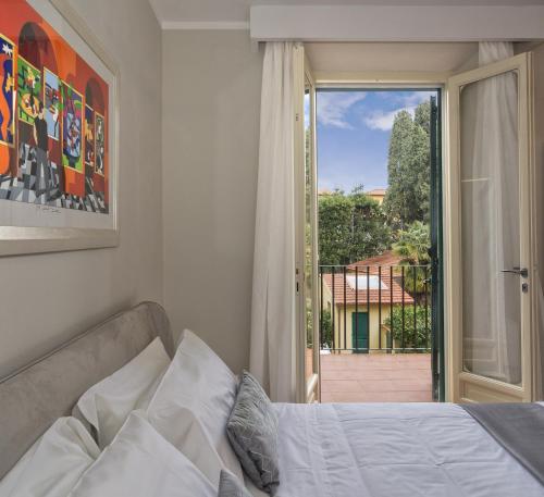 Palazzo Cini Luxury Rooms in Pisaにあるベッド