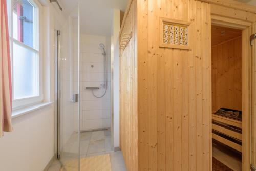 Ένα μπάνιο στο Strandhaus Lucky, Sauna, Garten, Kamin, strandnah, Ladestation e-Autos