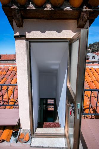 Un balcón o terraza de Apartments Lara with more affordable parking