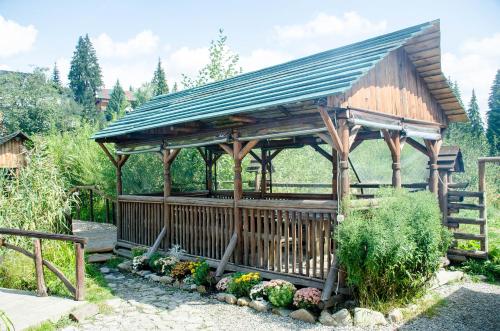Ein Garten an der Unterkunft Ra