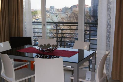 a dining room with a table and chairs and a window at Residence Aprilia in Grado