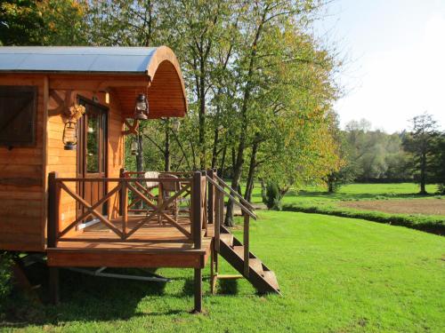 a small wooden cabin with a ramp and a porch at Domaine du Moulin de l'Etang in Châtillon-sur-Marne