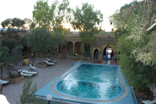 Piscina de la sau aproape de Auberge De Charme Les Dunes D´Or