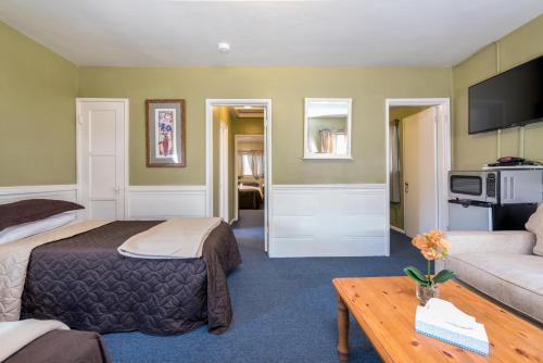 a hotel room with a bed and a couch at Wilshire Motel in Los Angeles
