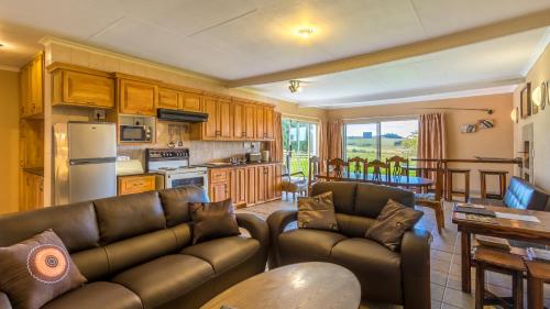 Кухня или мини-кухня в Hoyohoyo Machadostud Lodge
