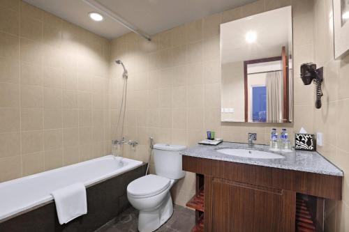 Koupelna v ubytování Grand Dafam Ancol Jakarta