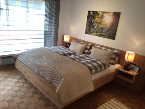 A bed or beds in a room at Ferienwohnung Höhenrausch