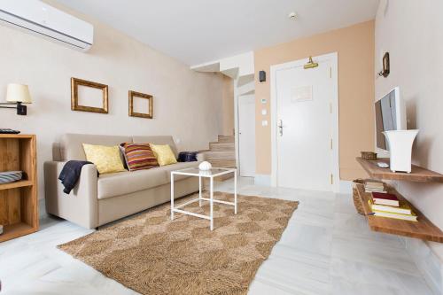 a living room with a couch and a table at Hotel Casa de las Cuatro Torres in Cádiz