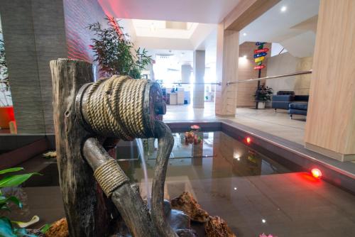 a lobby with a water fountain in the middle of a building at Hotel Nomada in Pozoblanco