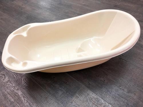 a white bowl sitting on top of a table at El Sol Town Okinawa in Chatan