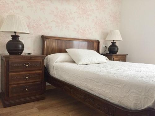 A bed or beds in a room at Hotel Rural Nova Ruta