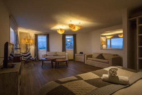 O zonă de relaxare la Casa Galos Hotel & Lofts