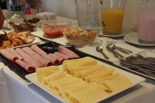a table with different types of cheese and other foods at Hostería Atahualpa Yupanqui in Tafí Viejo
