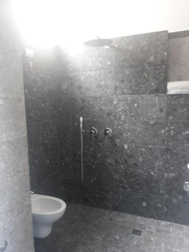 Un baño de Hotel Torre Santamaria Resort