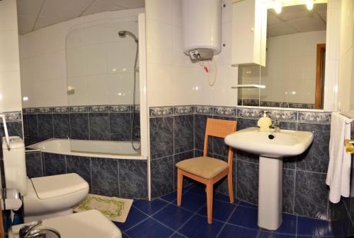 Apartamentos Sevilla tesisinde bir banyo