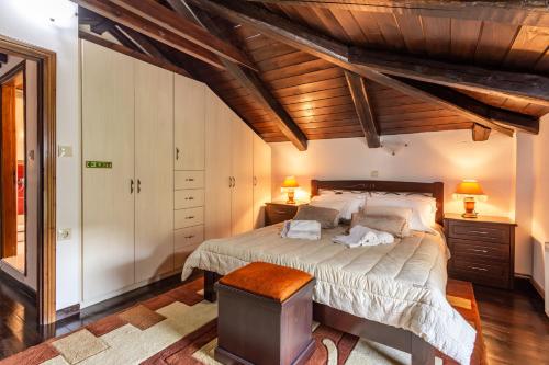 a bedroom with a large bed and wooden ceilings at Xigia Beach Residence villas in Orthoniaí