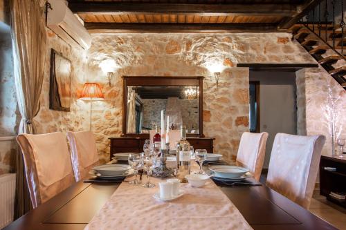 a dining room with a long table and chairs at Xigia Beach Residence villas in Orthoniaí