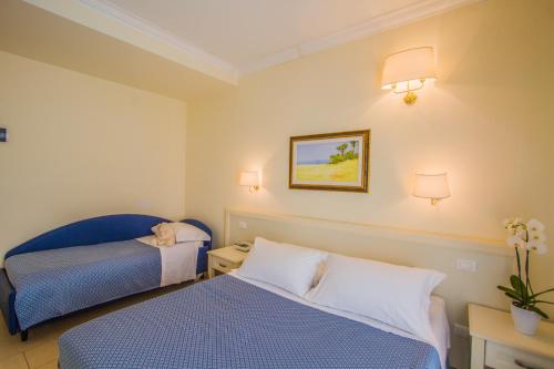 Postel nebo postele na pokoji v ubytování Hotel Nelson