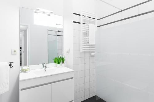 a white bathroom with a sink and a shower at Gaia Metro-2 Bedrooms in Vila Nova de Gaia