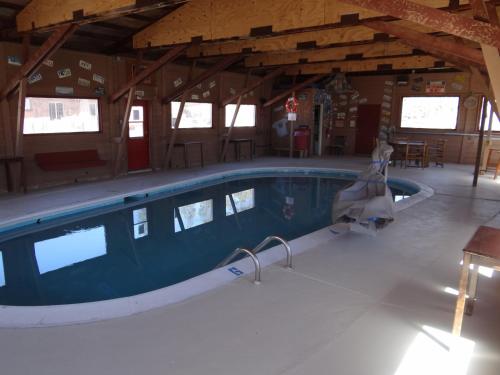 Kolam renang di atau dekat dengan The Canyon Motel & RV Park