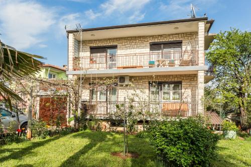Κήπος έξω από το Apartment Dean