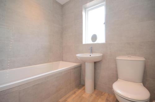Ένα μπάνιο στο Fossgate Luxury Duplex City Centre Apartment with Free Parking