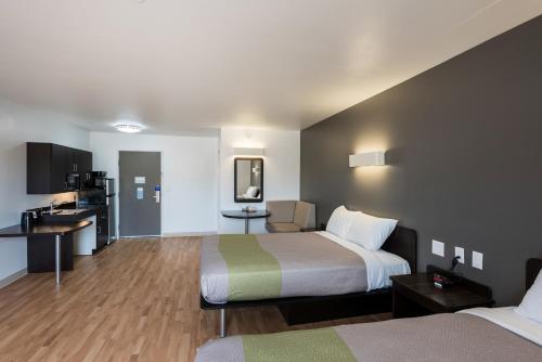 a hotel room with two beds and a kitchen at Studio 6-Mccarran, NV - Sparks - Tahoe - Reno Industrial Center in Clark