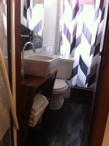 a bathroom with a sink and a toilet at Hotel Latitud 33º Sur in Valparaíso