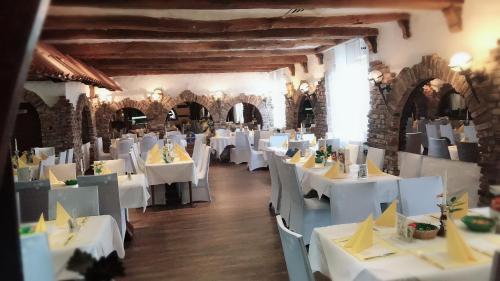 a dining room with white tables and chairs at Hotel-Restaurant Haus Nattkemper in Hamm