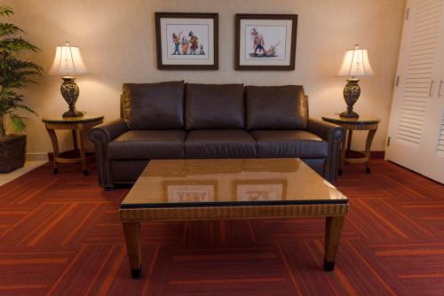 a living room with a couch and a coffee table at Howard Johnson by Wyndham Anaheim Hotel & Water Playground in Anaheim
