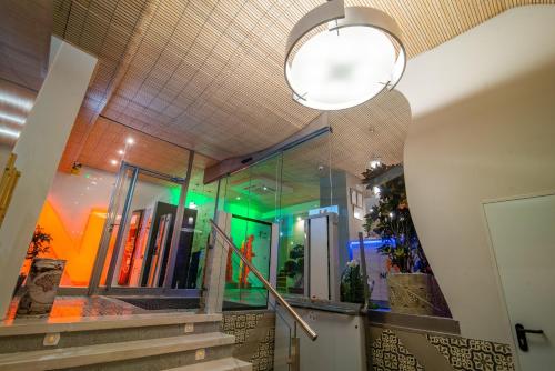 a building with a light on the ceiling and stairs at Hotel Nomada in Pozoblanco