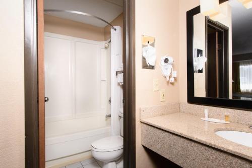 Gallery image of Days Inn by Wyndham Pittsburgh-Harmarville in Harmarville