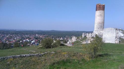 a tower on top of a hill with a city at Jurajska Bajka in Przybynów