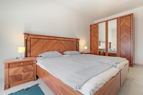A bed or beds in a room at Skiper resort Savudrija