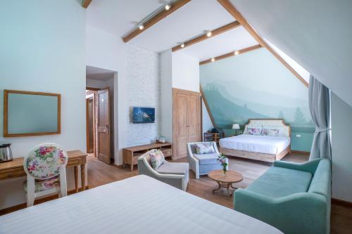 Postel nebo postele na pokoji v ubytování Dalat De Charme Village