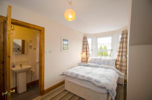Gallery image of Knight's Rest Guest House in Airdrie