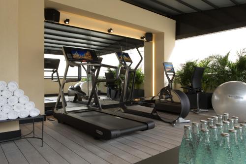 Pusat kecergasan dan/atau kemudahan kecergasan di Casa Almagro by The Pavilions Hotels & Resorts