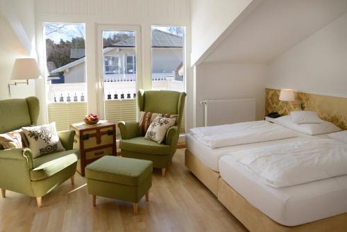 Postel nebo postele na pokoji v ubytování Hotel Villa Granitz