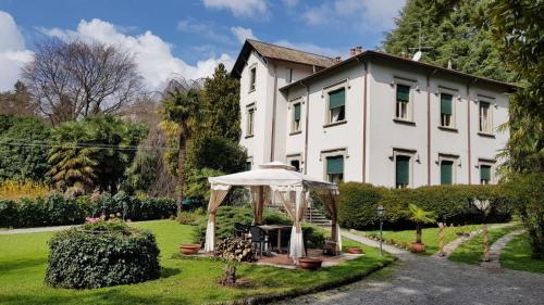 Κήπος έξω από το Villa del Cigno